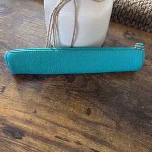 Like New. Leatherology Round Pen/Pencil Pouch